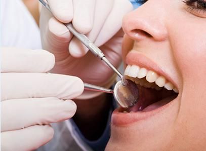 Clínica Dental Dra. Miriam Signorini mujer en tratamiento dental